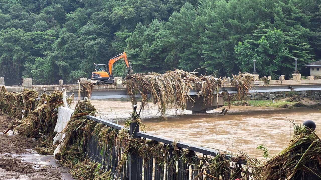 소방당국, 경기 가평 폭우로 사망 2명·실종 8명