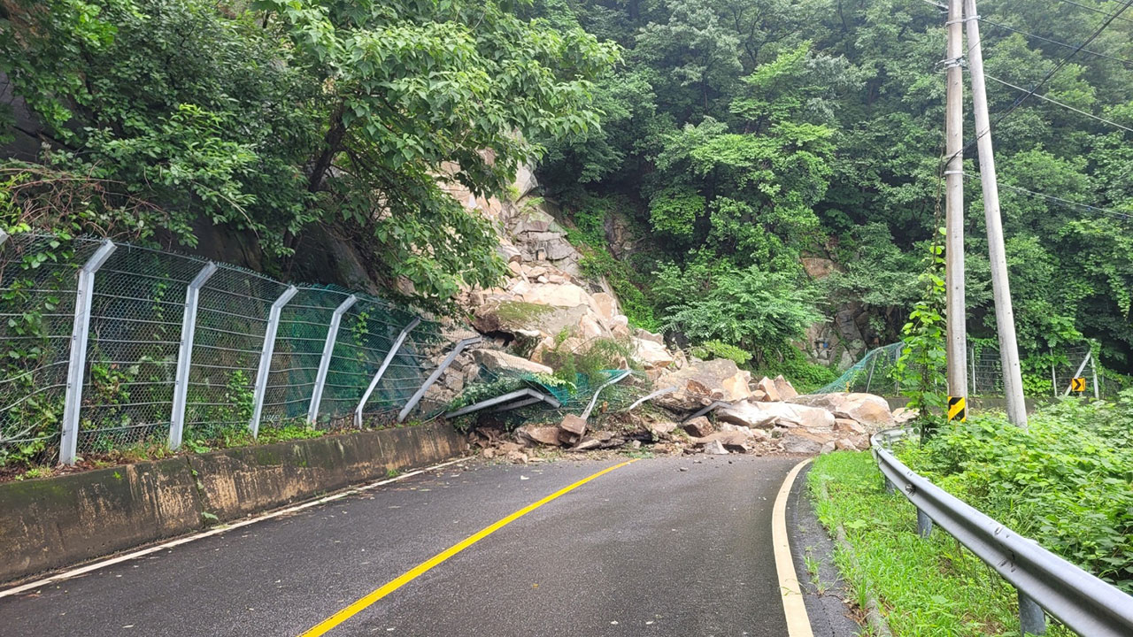 경기 포천시 이동면 국지도 78호선 산사태로 통제 중
