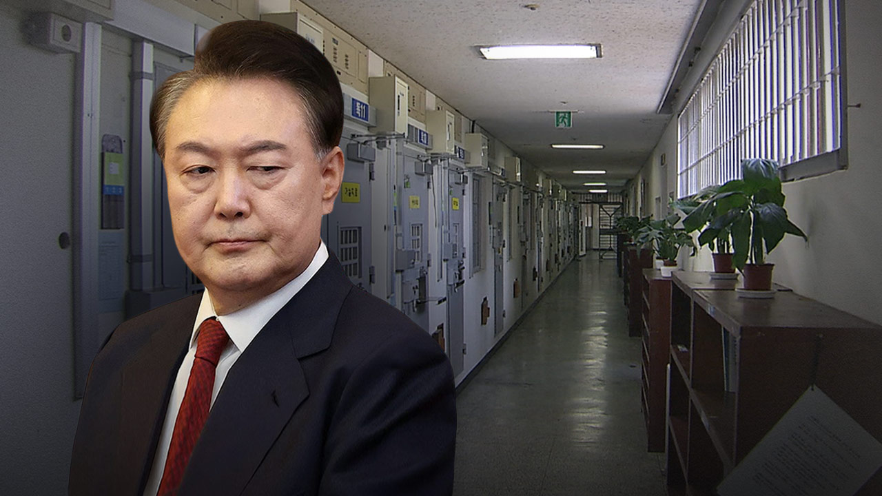 '김건희 국정농단' 특검 "尹, 바닥에 누운 채 체포영장 불응"