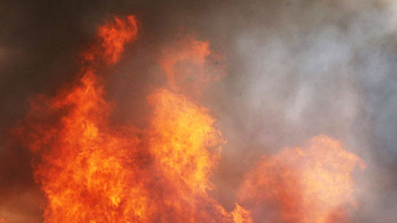 경기 평택서 차량 화재가 다가구주택으로 번져‥주민 대피