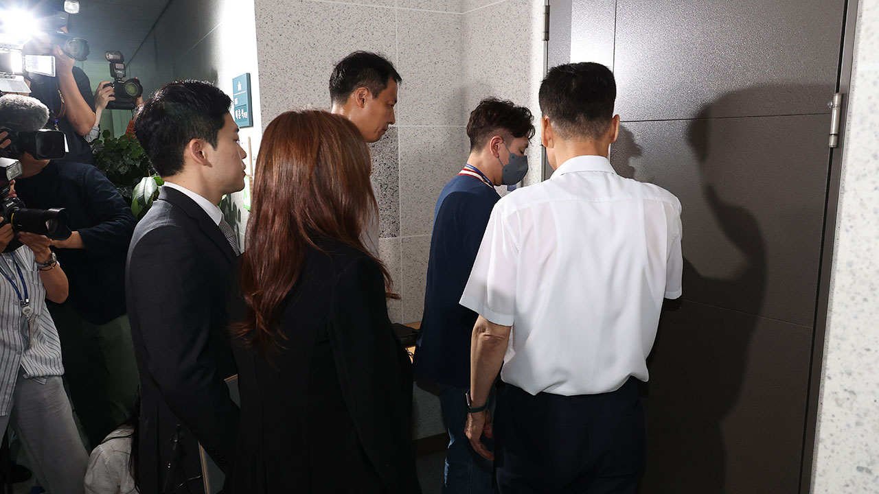 경찰, '주식 차명거래 의혹' 이춘석 의원 압수수색·출국금지