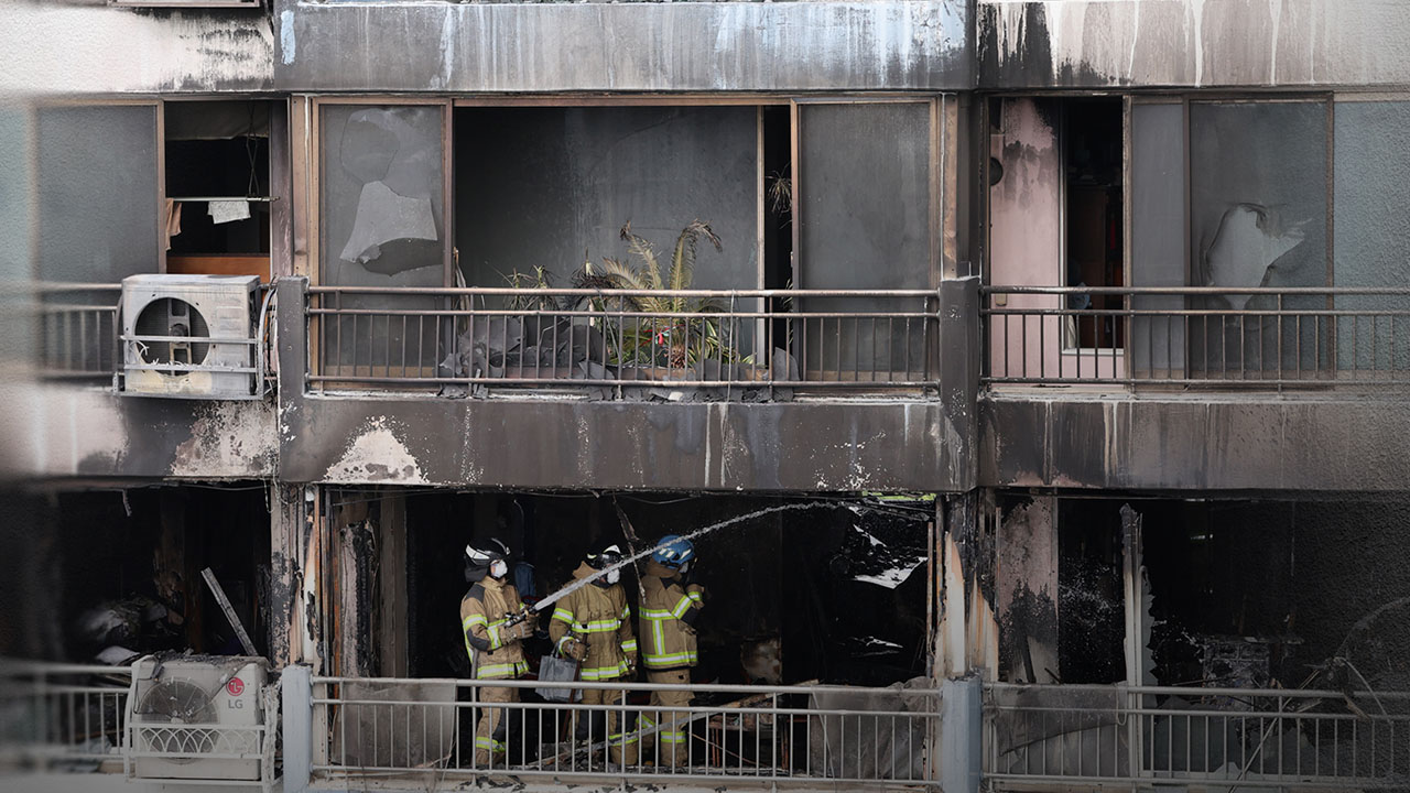 '18명 사상' 서울 마포구 아파트 합동 감식‥발화 세대서 배터리팩 발견