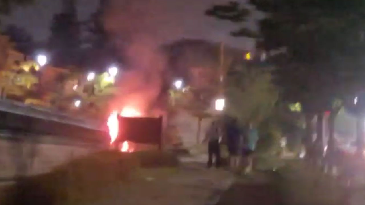 경기 화성에서 음주운전 차량 가드레일 들이받아 화재