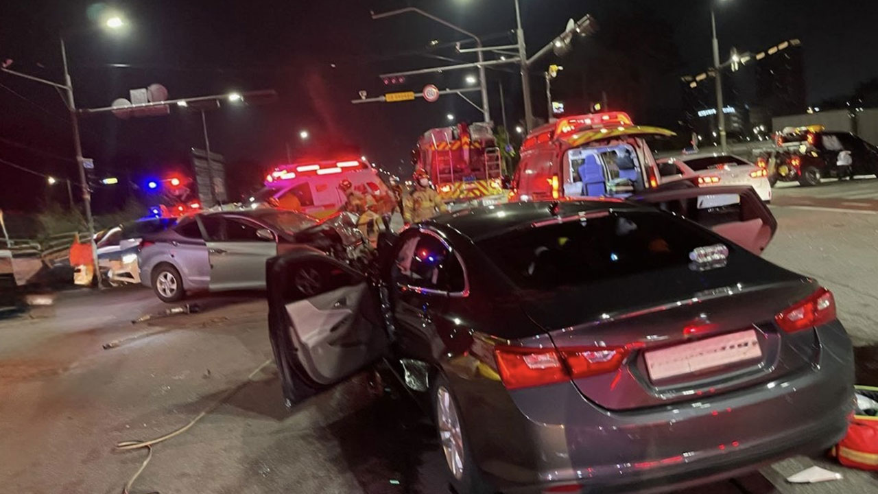 경기 광주서 승용차 정면 충돌‥1명 사망·3명 중상