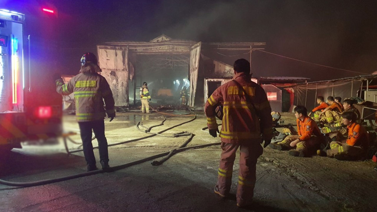 전북 남원 양계장서 불‥축사 2개 동 전소