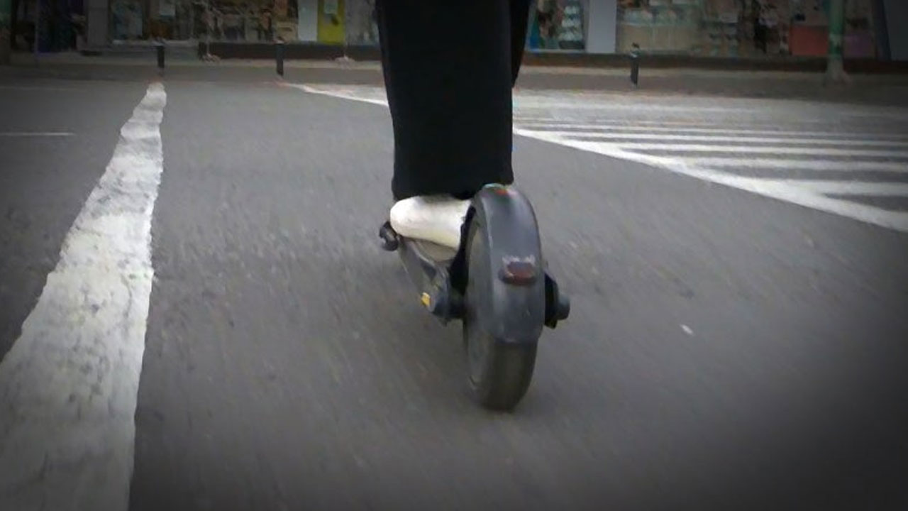 전동 킥보드 타던 여고생, 군 차량 치여 숨져