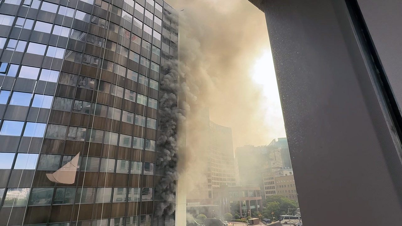 서울광장 인근 서울센터빌딩서 화재‥1시간 반여 만에 완진