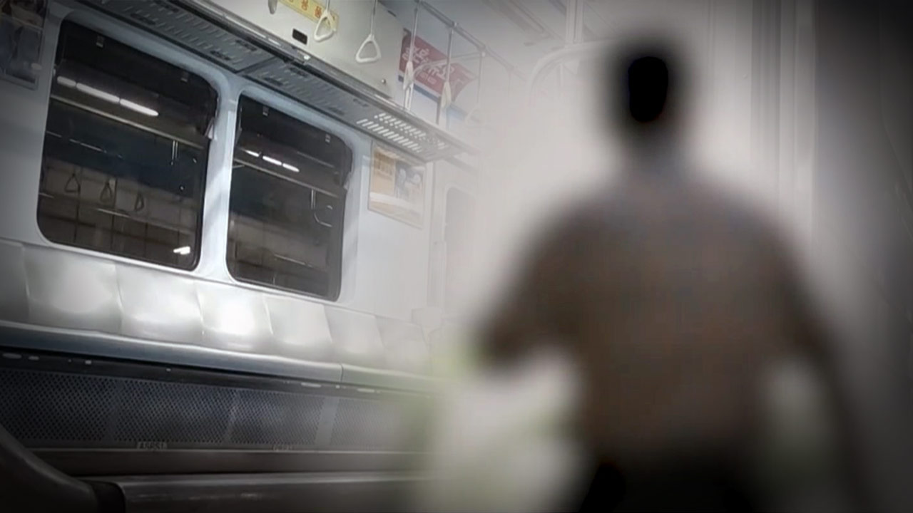 식칼 8자루 든 가방 들고 지하철 승객 협박 혐의 50대 체포