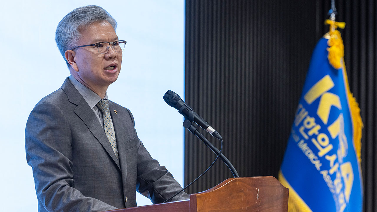 '전공의 집단행동 지지' 의협회장, 1심서 자격정지 취소 판결