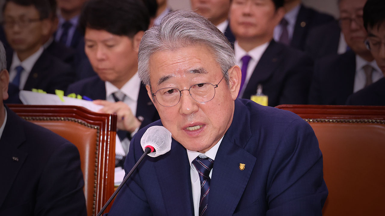 경찰, '억대 금품수수 혐의' 강호동 농협중앙회장 출국금지