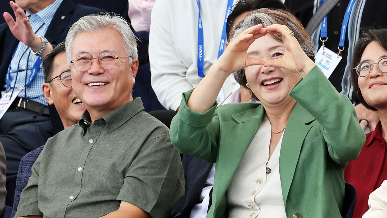 검찰, 김정숙 여사 '옷값 특활비 의혹' 경찰에 재수사 요청