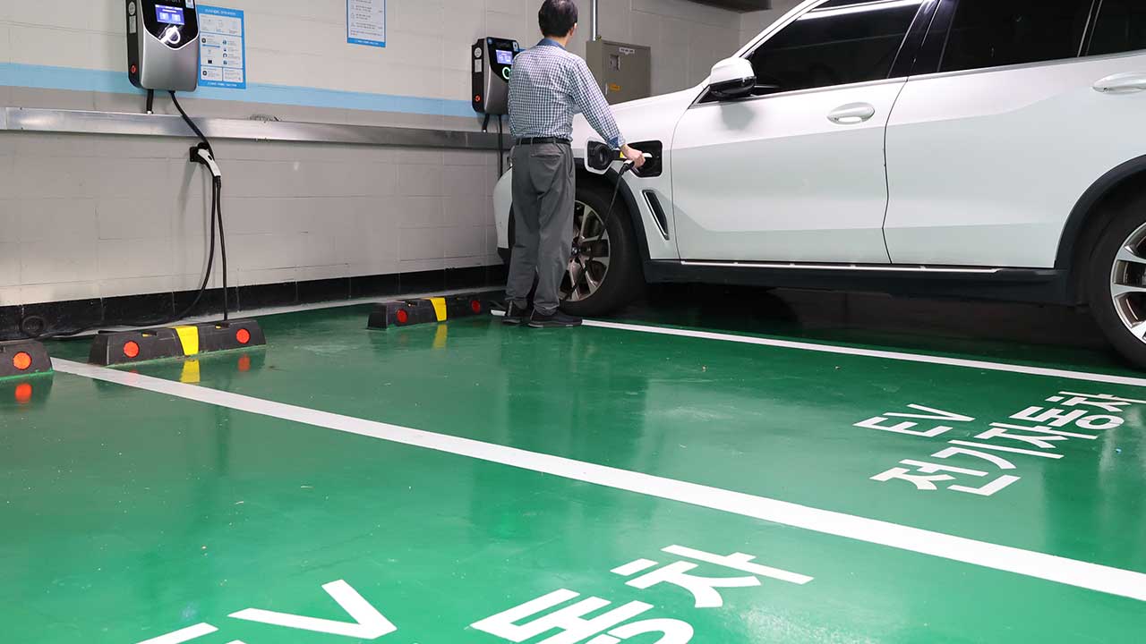 국내 연간 전기차 보급 대수 사상 첫 20만 대 돌파‥신규 등록 차량 중 13.5%