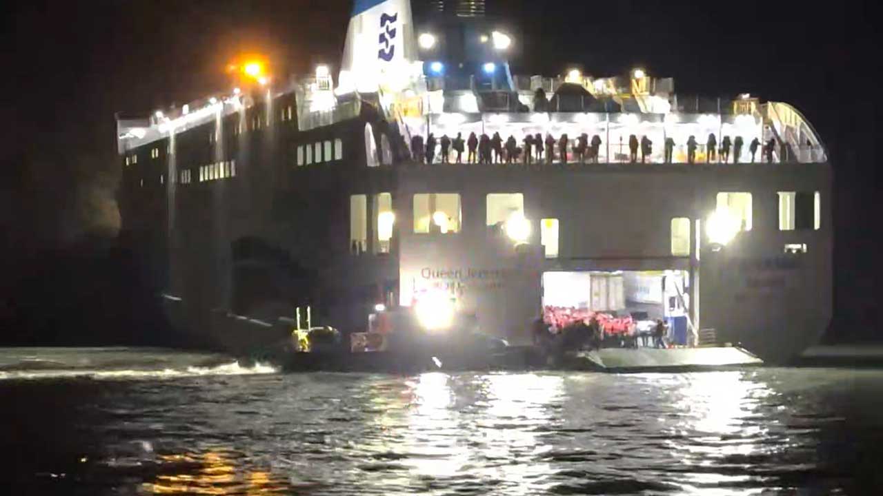 해수부, 신안 여객선 좌초에 위기경보 '경계'‥"가용자원 총동원 구조"