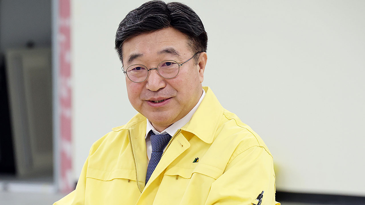 행안장관 "신안 해역 좌초 여객선 승객 신속·안전 구조"