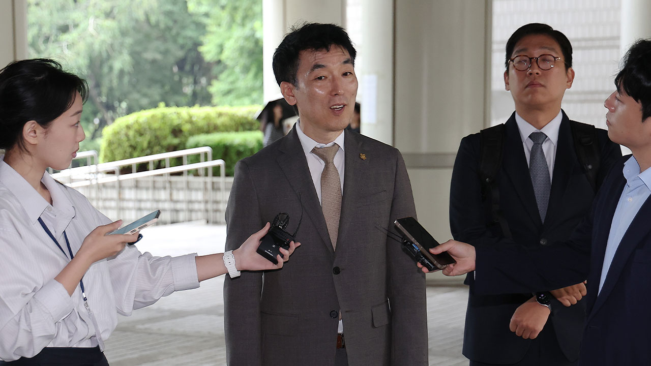 '법정 소란' 김용현 변호인단, 서울구치소 측 수용 거부로 석방