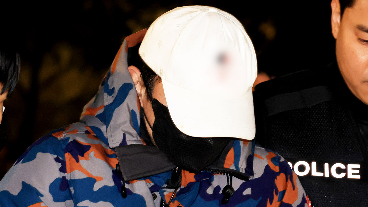 특검팀, 김건희-건진법사 연결고리 '도이치 공범' 구속영장 청구