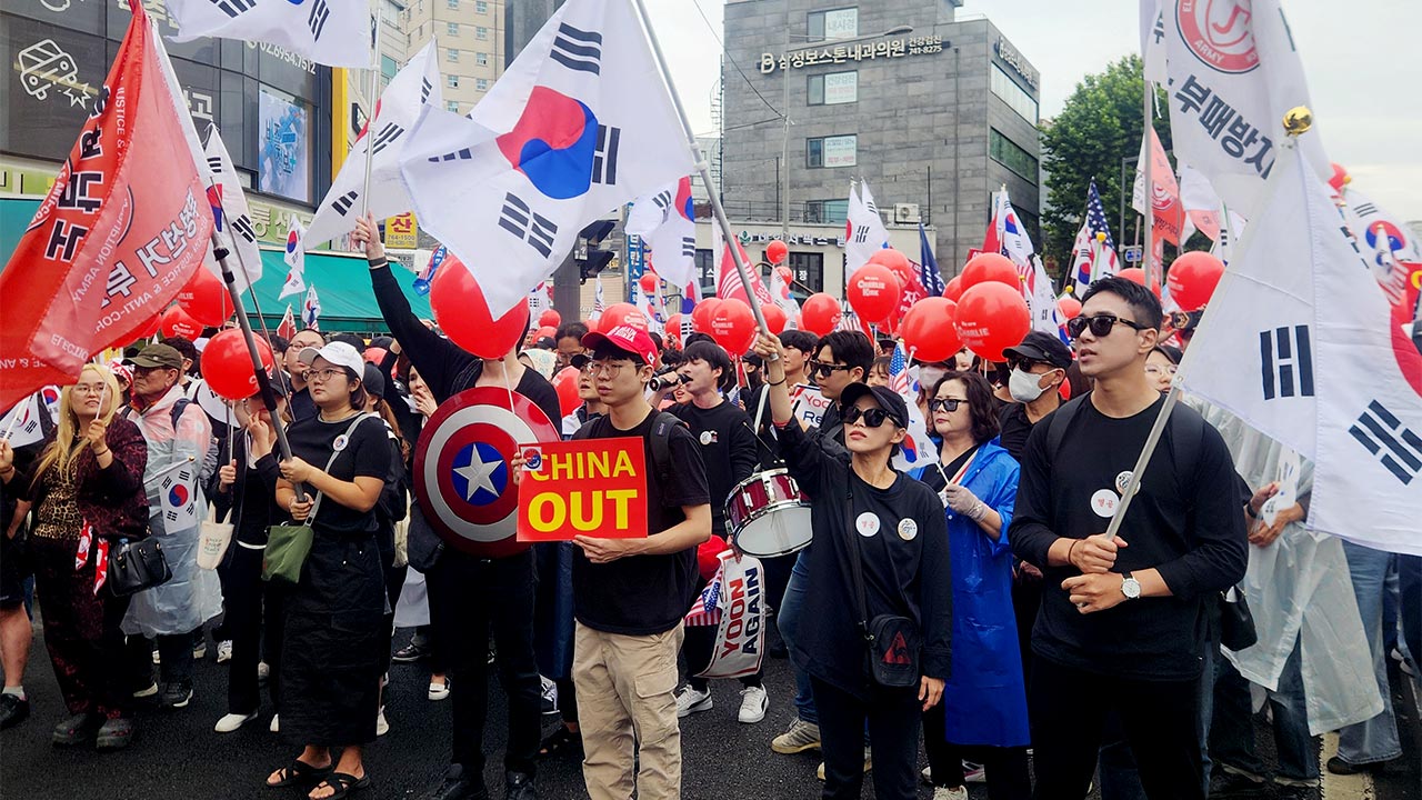 중국 대사 얼굴 현수막 찢은 '자유대학' 집회 참가자 4명 검찰 송치