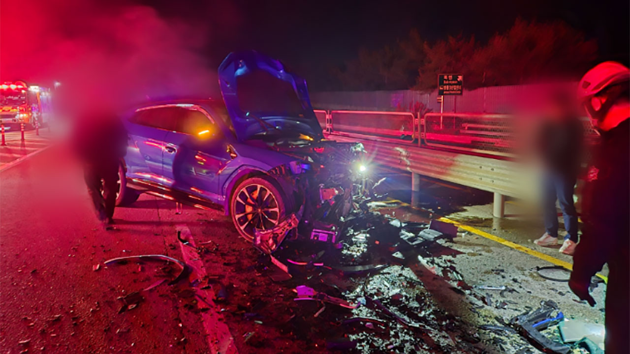 전북 정읍 교차로서 외제차 역주행‥1명 사망·3명 부상