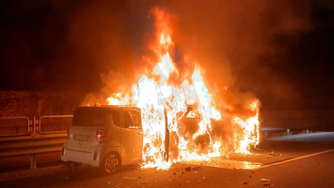 전북 완주서 차량 5대 추돌‥트랙터 운전자 중상