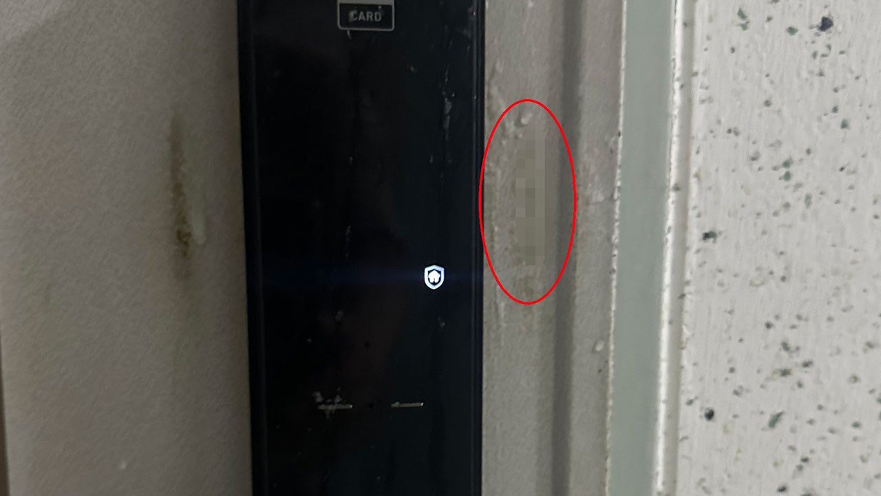 "기침 불쾌해하자 배달기사가 현관문에 소화기 던져"‥경찰 수사