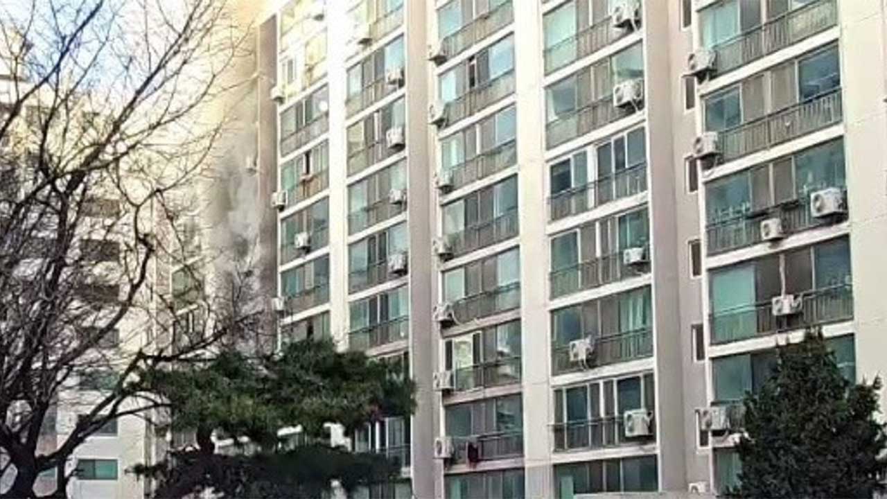 경기 평택 아파트서 불‥50대·20대 모자 병원 이송