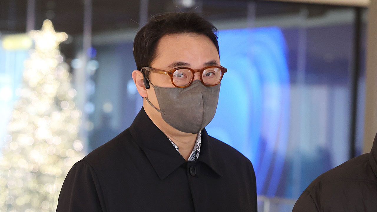 '양평고속도로 노선변경' 김건희 오빠 참고인으로 특검 출석