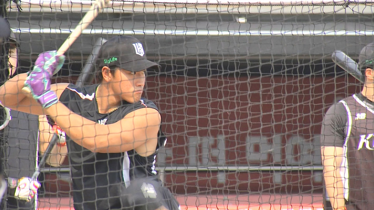 '괴력의 근육맨' KT 안현민 "신인왕도, WBC도 욕심납니다!"