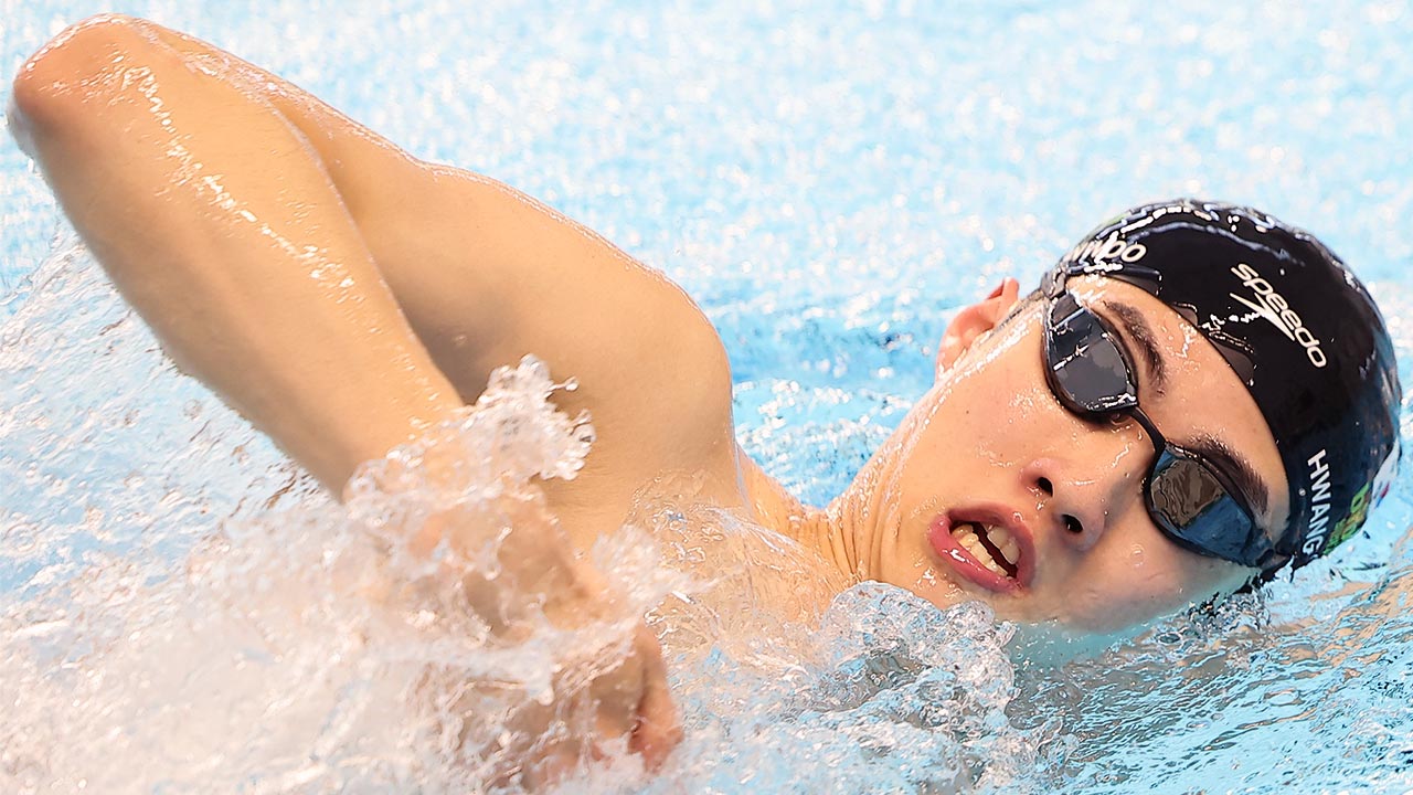 황선우, 세계수영선수권 자유형 200m 8위로 예선 통과