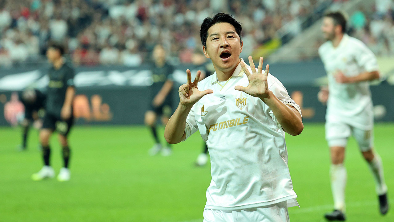 '창과 방패 맞대결' 아이콘매치서 '수비수 팀' 역전승‥박주호 극장골