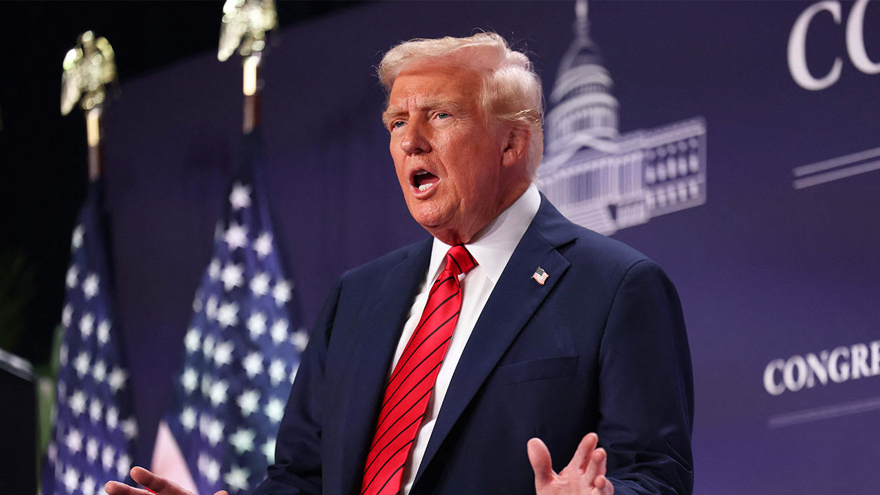 미 법무부, 트럼프 특검 수사 참여 검사들 무더기 해고