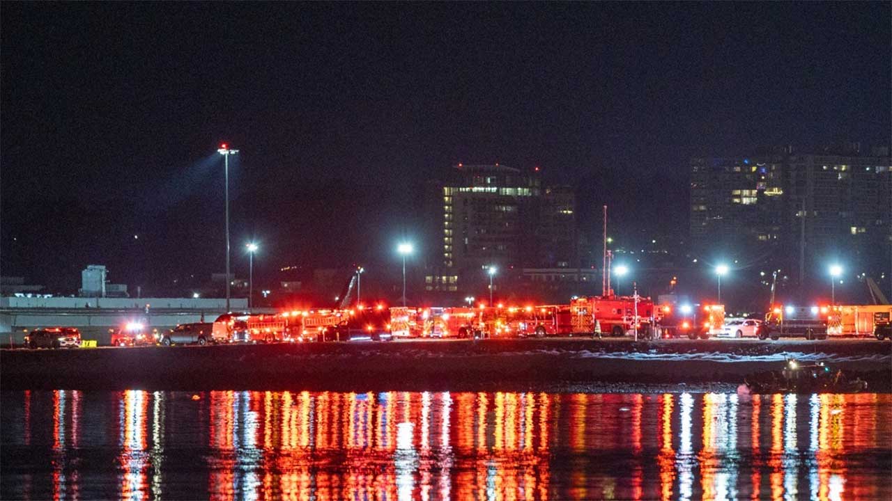 "미 워싱턴 여객기·헬기 추락 현장서 시신 30구 넘게 수습"