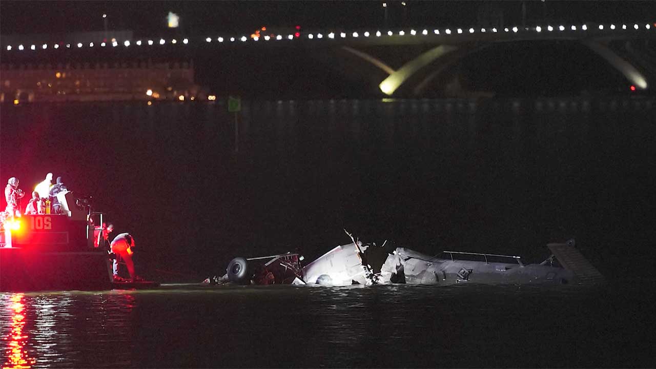 미 구조당국 "워싱턴 여객기-헬기 추락사고 생존자 없는 듯"