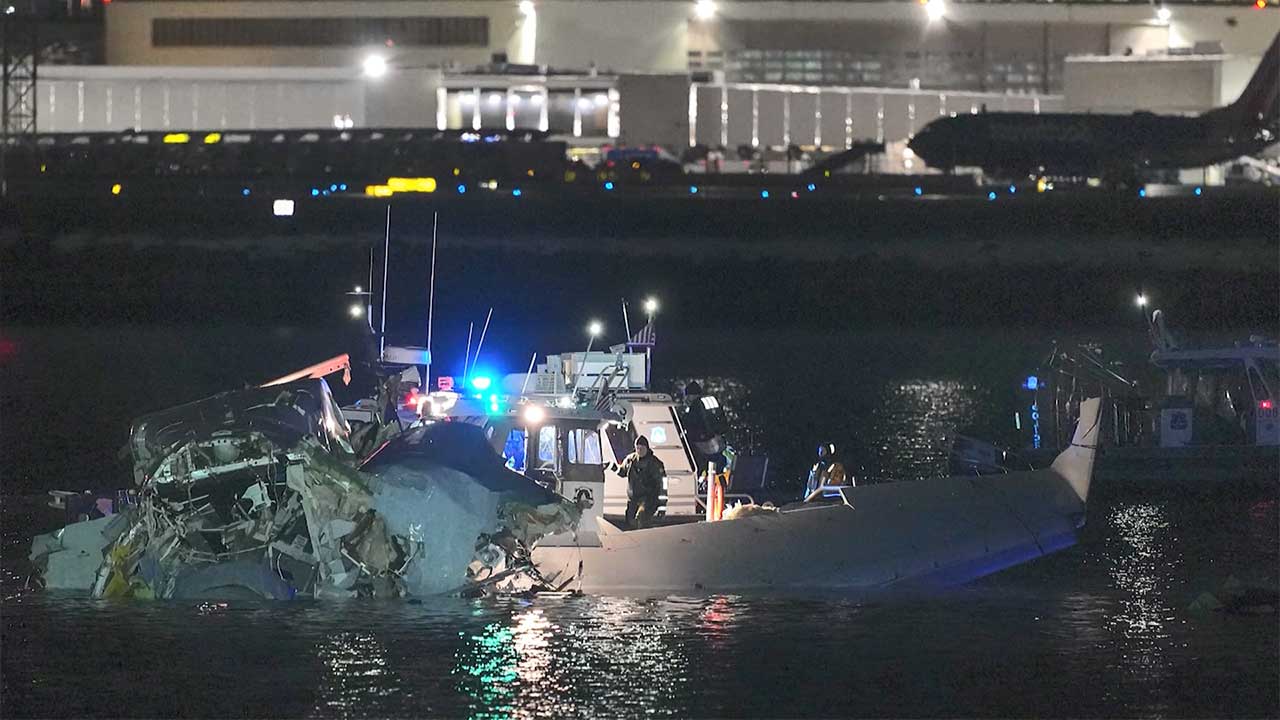 미 구조당국 "워싱턴 여객기-헬기 추락사고 생존자 없는 듯"