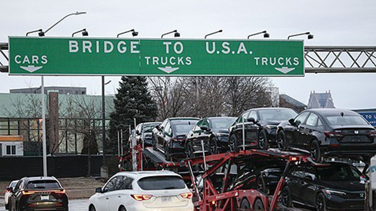 "美, 캐나다·멕시코산 자동차 관세 한 달 유예 검토"