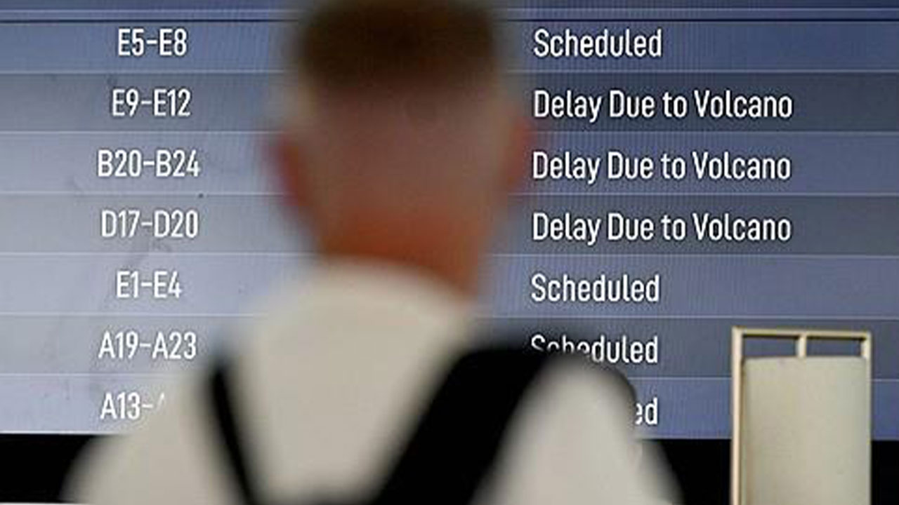 인니 소순다열도 화산폭발‥화산재에 발리 항공편 일부 결항