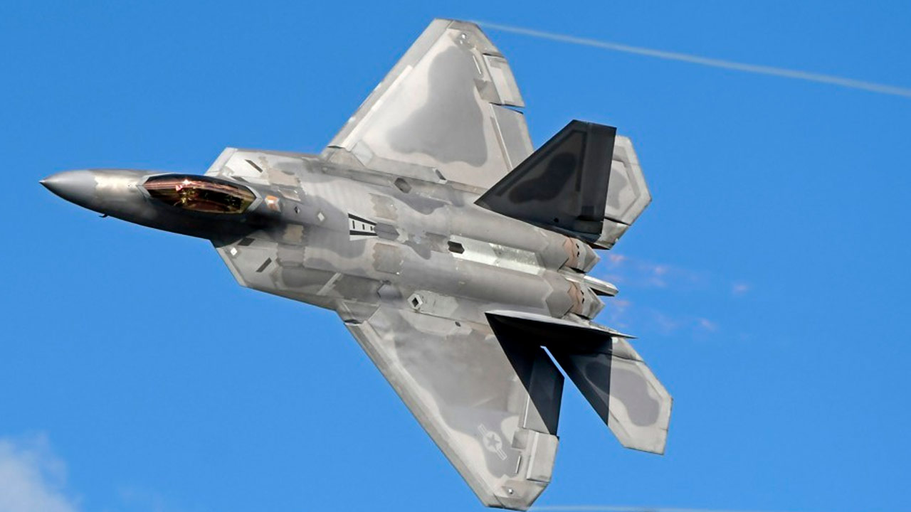 트럼프 "F-55 전투기 개발 검토‥F-22 랩터 업그레이드도"