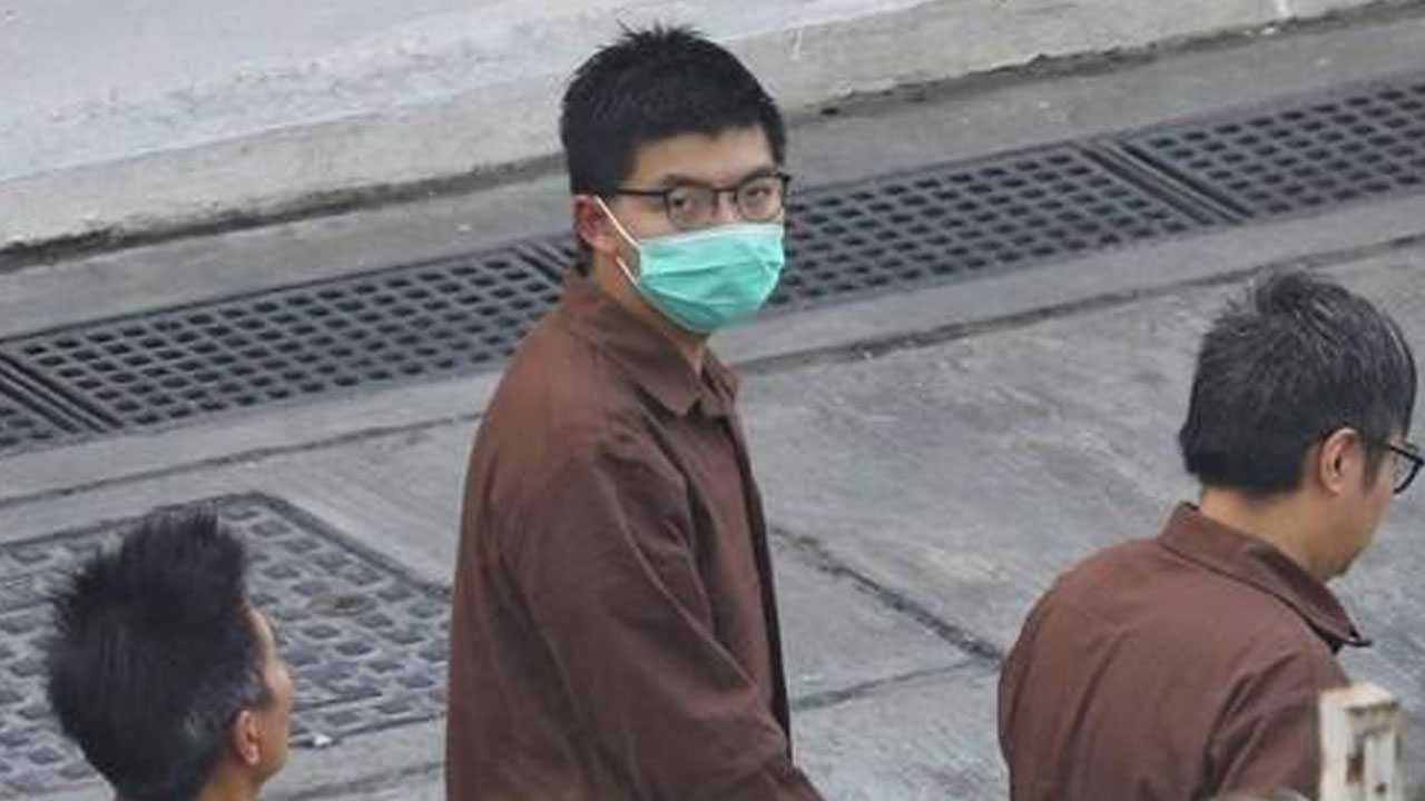 홍콩 민주활동가 조슈아 웡 '외국과 공모' 혐의로 옥중 추가 기소