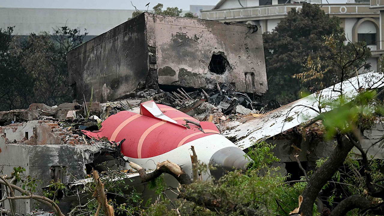 인도 당국 "에어인디아 추락 사고 동일 기종에 중대 결함 없어"