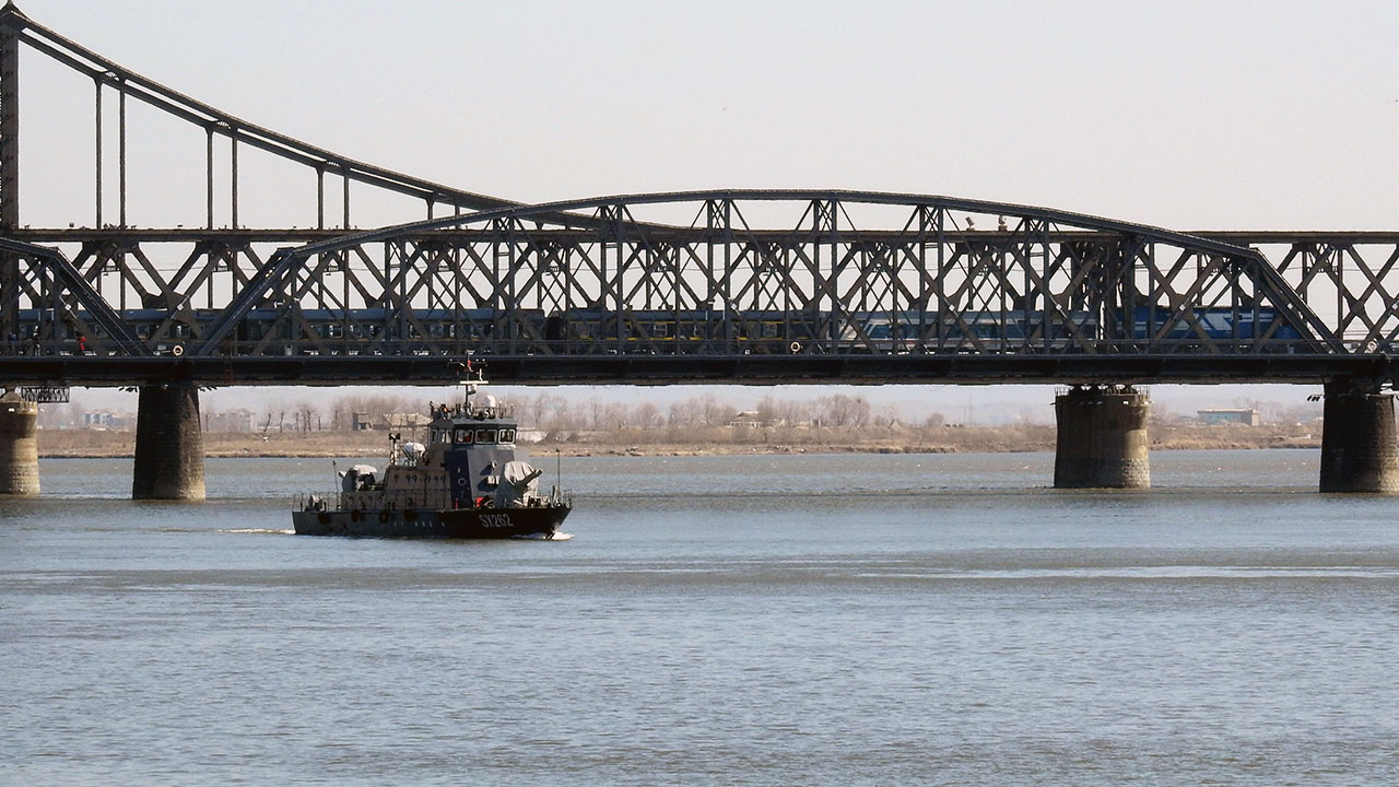 북한 신의주에서 중국 관광용 압록강 유람선 운항 증가