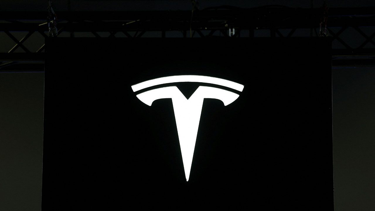 "테슬라 모델S·주행보조 결함에 일가족 3명 사망"‥美서 피소