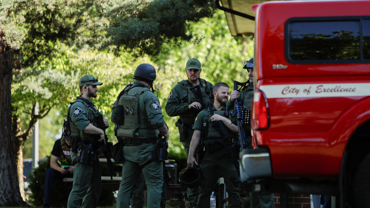 산불 끄러 출동한 소방관 향해 '묻지마' 총격‥최소 2명 사망