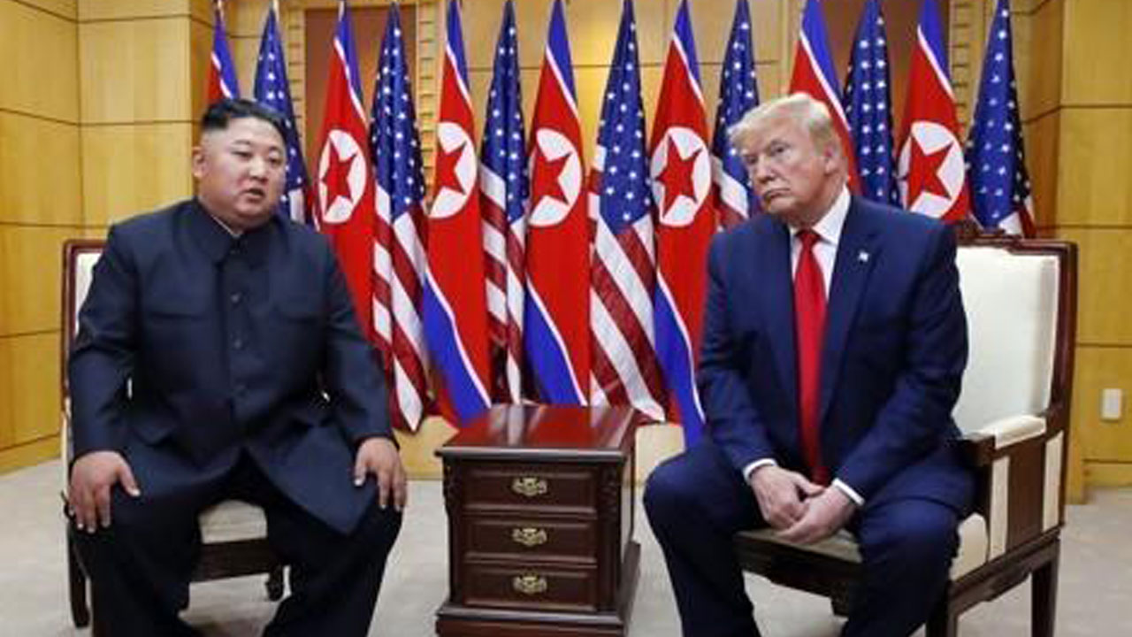 NYT칼럼니스트 "美, 북한 비핵화 포기하고 핵 동결 협상해야"