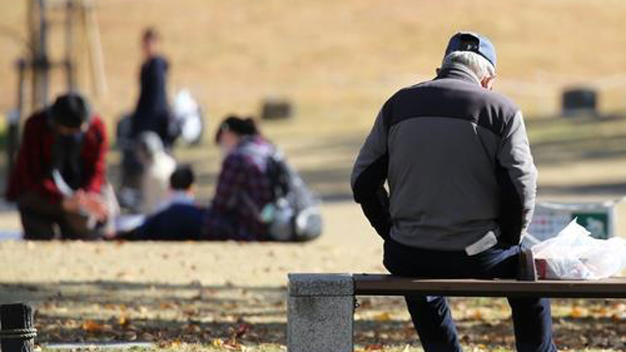 WHO "외로움과 사회적 고립으로 매시간 약 100명 사망"