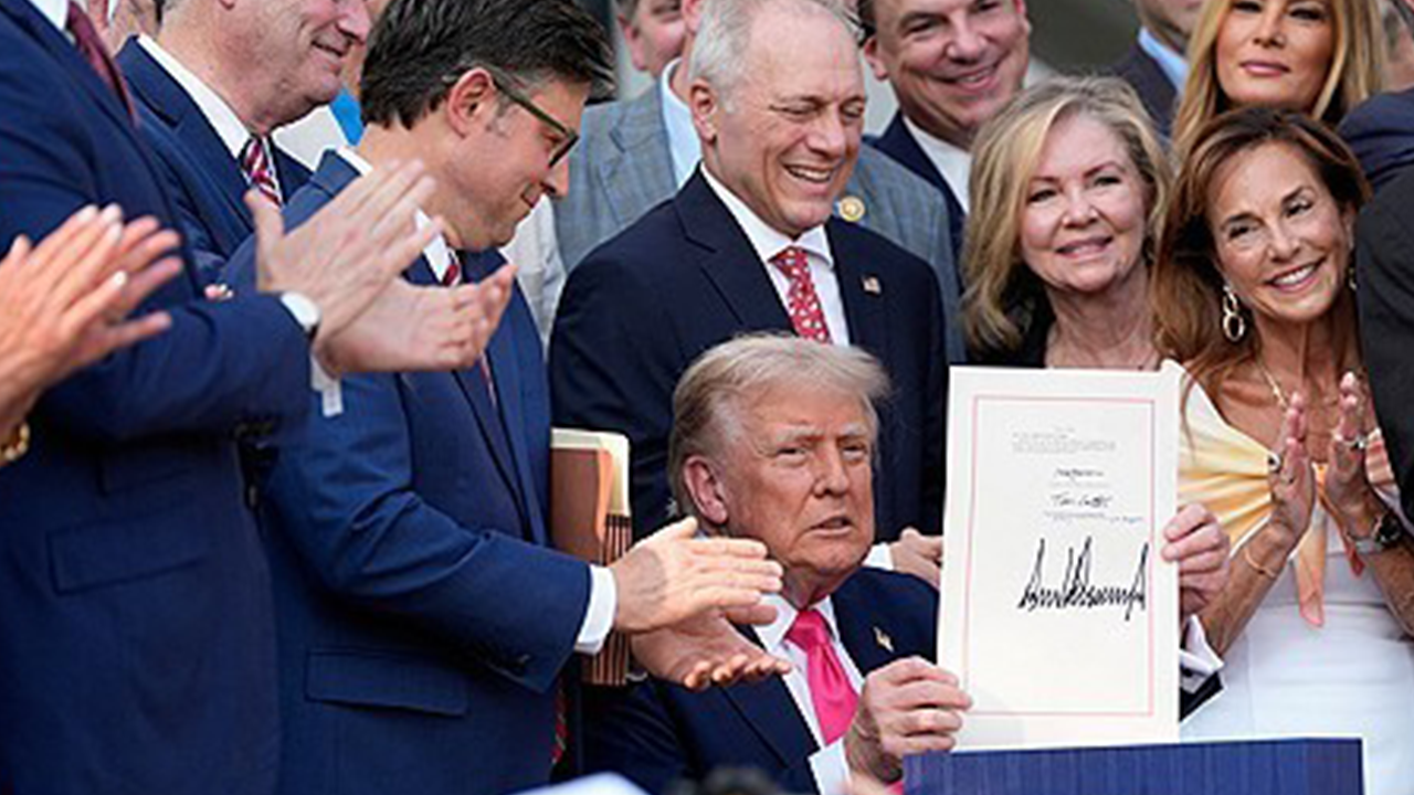 트럼프, 국정의제 핵심법안 서명‥"미 경제 로켓처럼 성장할 것"