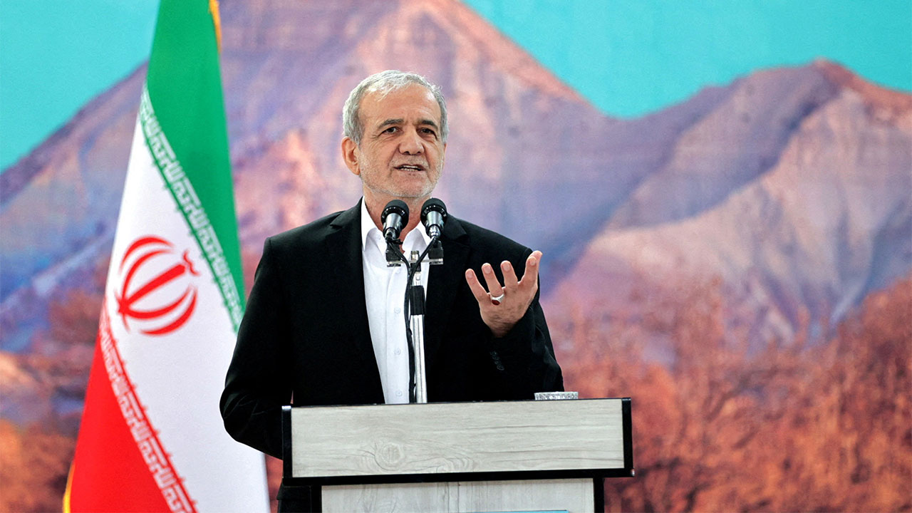 "이란 대통령, 이스라엘 지난달 공습 중 다리 부상"