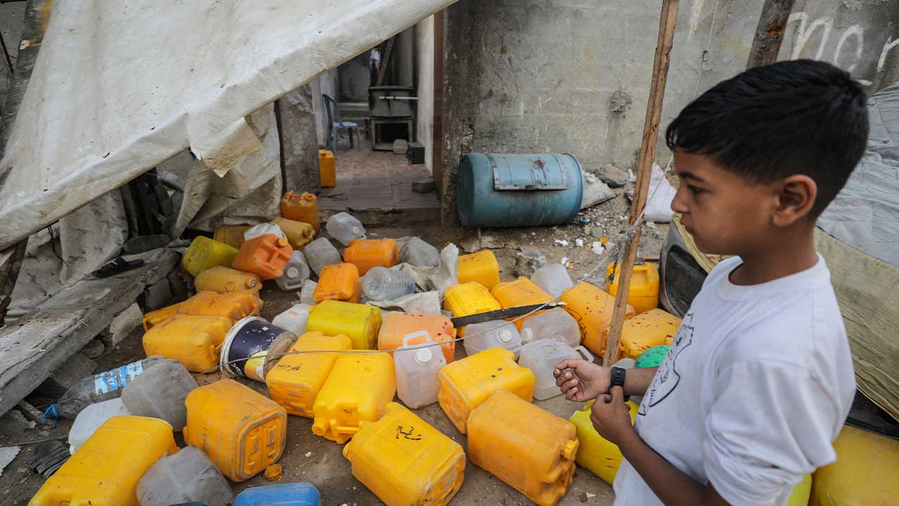 '식수 받으려다‥' 팔레스타인 어린이들, 이스라엘 공격에 무더기 사망