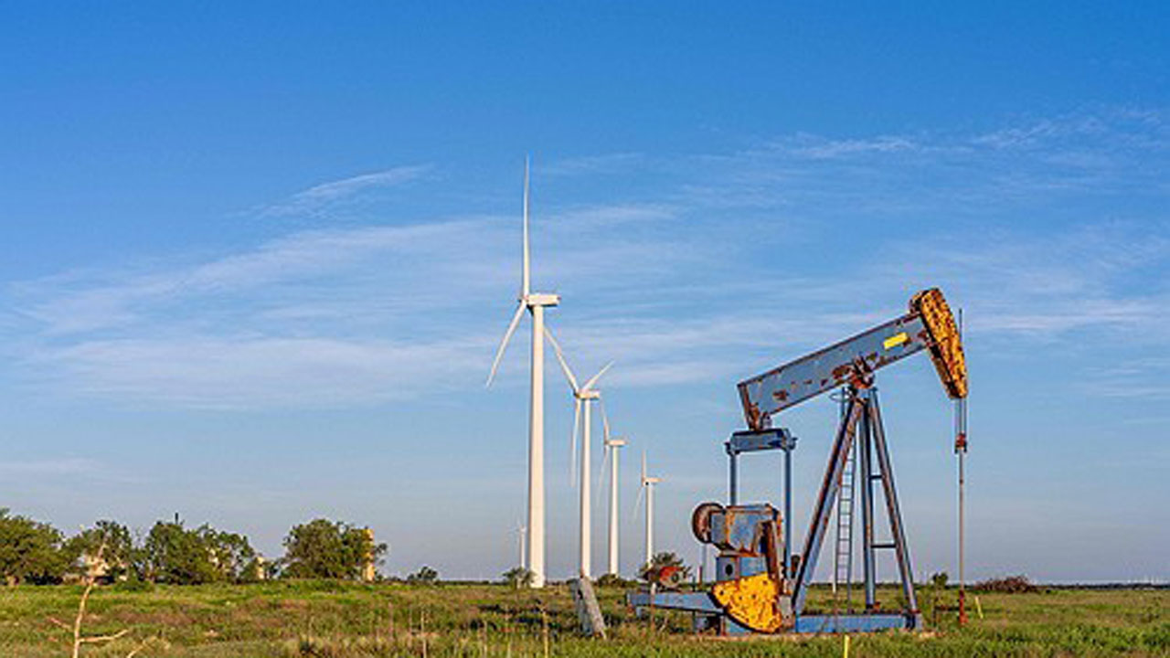 국제유가, 예상보다 약한 트럼프 러 제재에 WTI 2.1% 하락