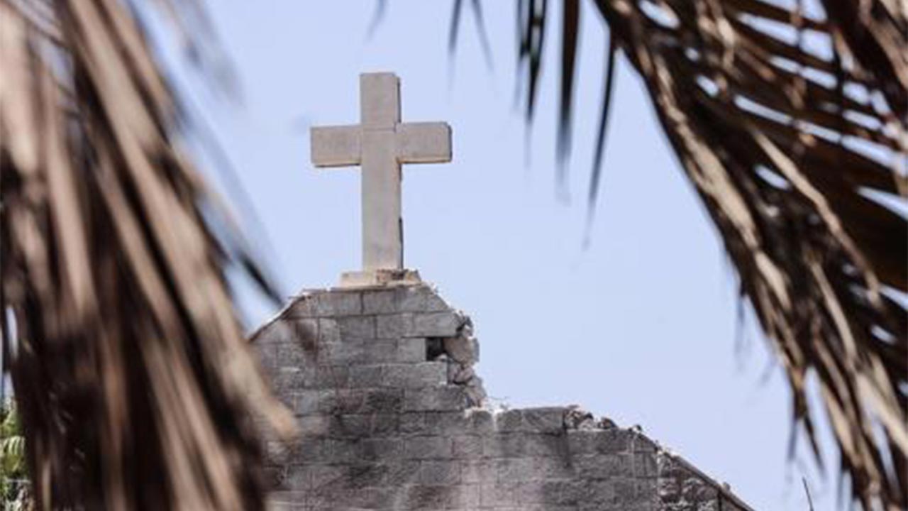 프란치스코 교황 자주 통화하던 가자지구 유일 성당 피격