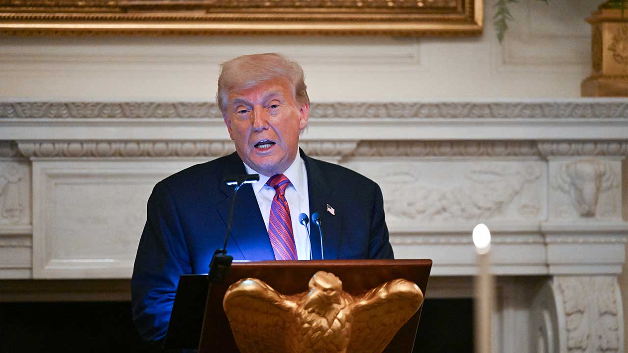 트럼프 스테이블코인법 서명일에 가상화폐 시세 '숨 고르기'