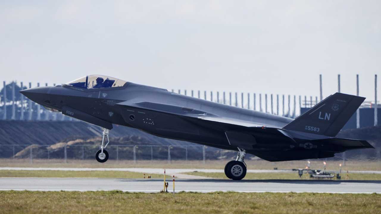 "美, 17년 만에 영국에 핵무기 배치한 듯"